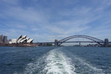 På färjan mot Manly Sydney Opera House