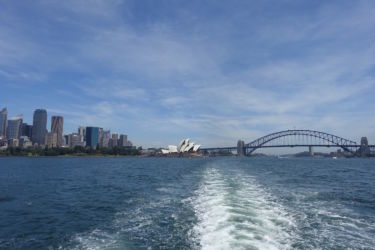 På färjan mot Manly Sydney Opera House